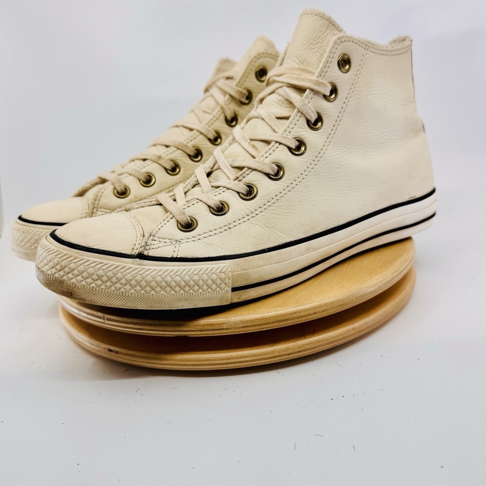 Converse Chuck Taylor All‎ Star Hi Women's 11 White Leather Fur Lined Shoes High - Picture 3 of 7